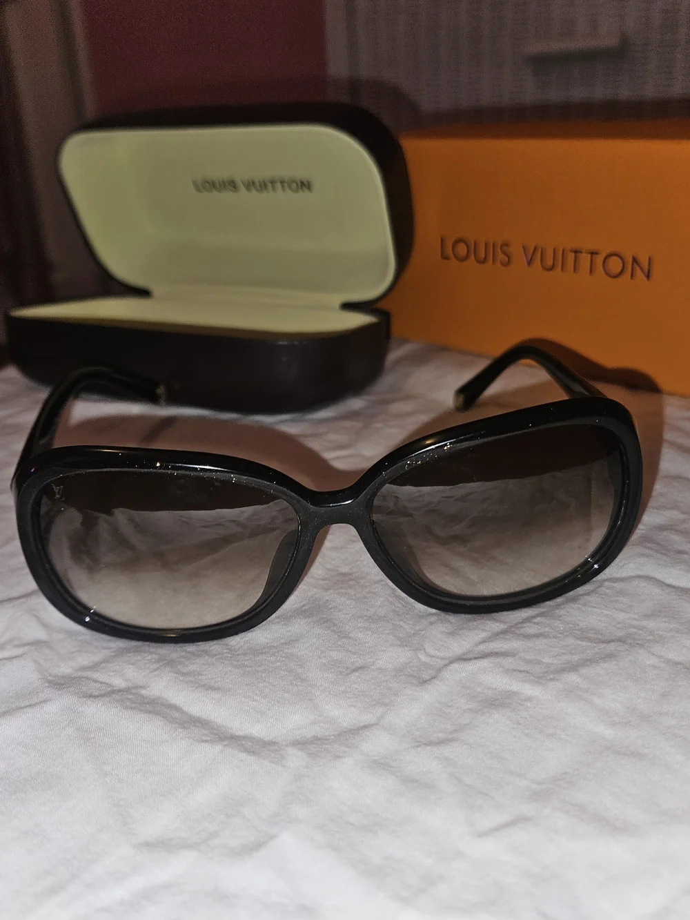 Louis Vuitton Black Round Sunglasses - Designer Women’s Accessories